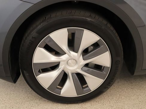 Used 2023 Tesla Model Y Long Range image 34