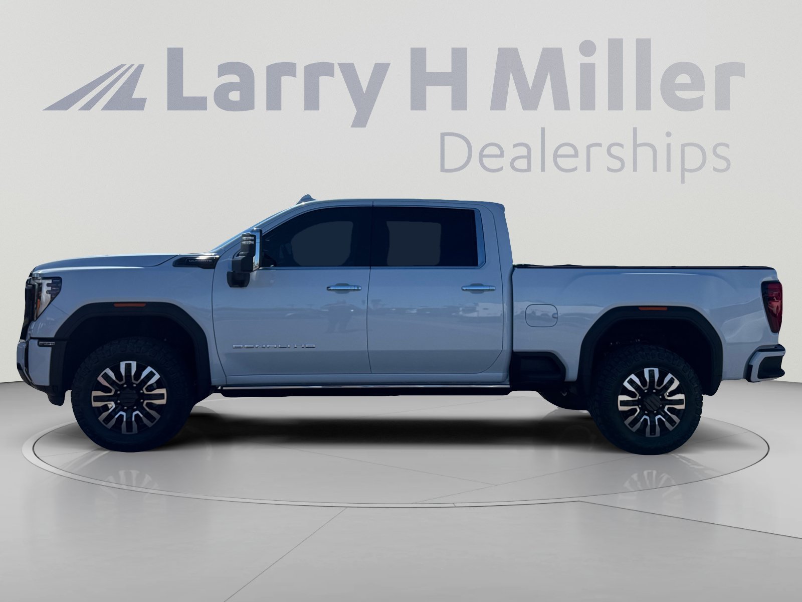 Used 2026 GMC Sierra 2500 Denali Ultimate AWD/4WD image 2