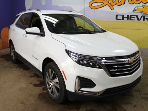 Used 2023 Chevrolet Equinox Premier AWD/4WD image 2