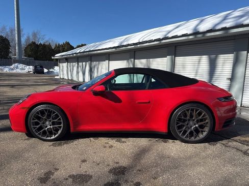 Used 2022 Porsche 911 Carrera image 2
