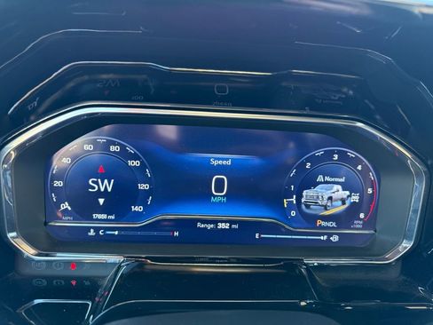 Used 2024 Chevrolet Silverado 3500 LT w/ Convenience Package image 15