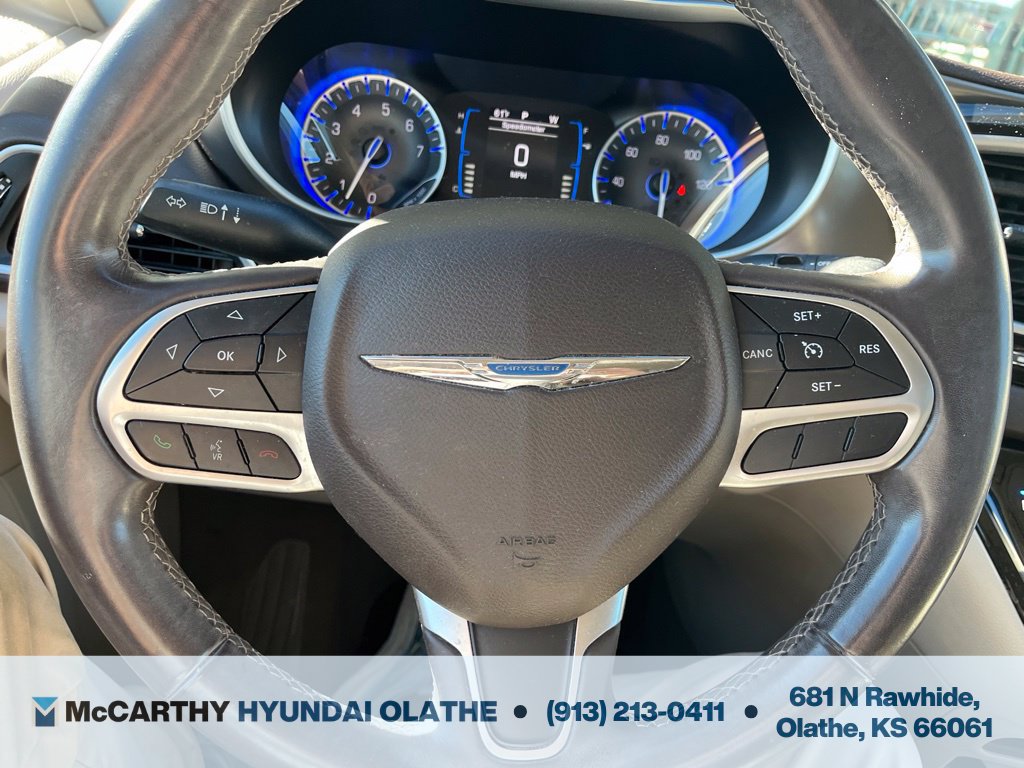 Used 2017 Chrysler Pacifica Touring-L FWD image 6