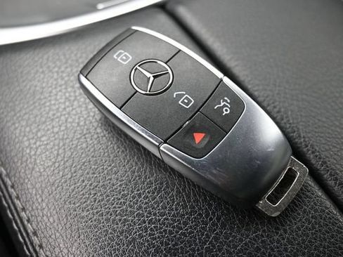 Used 2021 Mercedes-Benz GLC 300 4MATIC image 14
