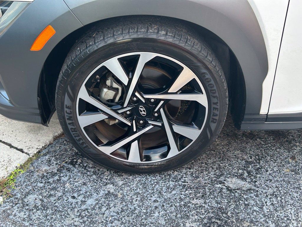 Used 2022 Hyundai Kona Limited FWD image 28