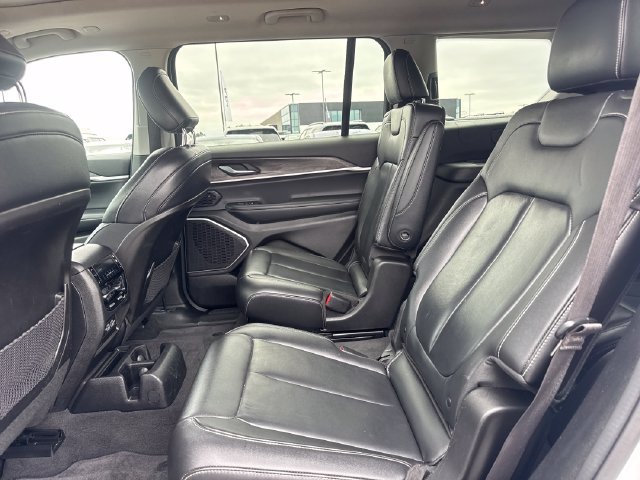 Used 2022 Jeep Grand Cherokee L Limited AWD/4WD image 11