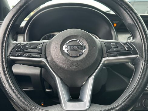 Used 2018 Nissan Kicks S image 33