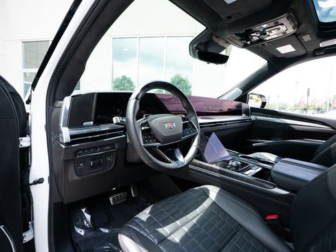 Used 2025 Cadillac Escalade V AWD/4WD image 25
