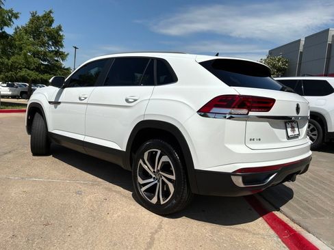 Used 2022 Volkswagen Atlas Cross Sport SE FWD image 8
