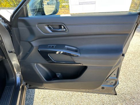 New 2025 Nissan Pathfinder SV w/ SV Premium Package image 14