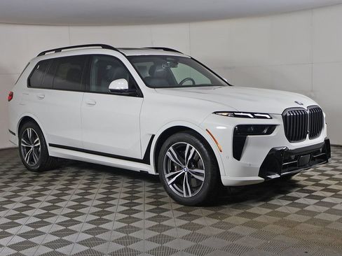 Used 2024 BMW X7 xDrive40i w/ M Sport Package AWD/4WD image 2