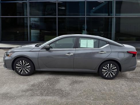 Used 2024 Nissan Altima 2.5 SV image 4