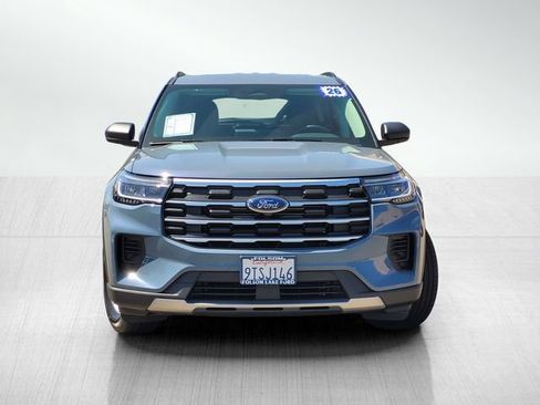 Used 2026 Ford Explorer Active AWD/4WD image 2