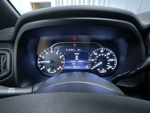 Used 2023 Nissan Titan SV w/ SV Convenience Package image 6