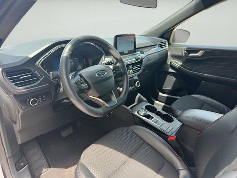 Used 2026 Ford Escape ST-Line AWD/4WD image 2