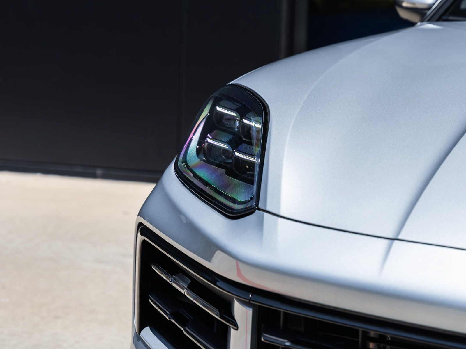 Certified 2025 Porsche Cayenne E-Hybrid Coupe AWD/4WD image 16