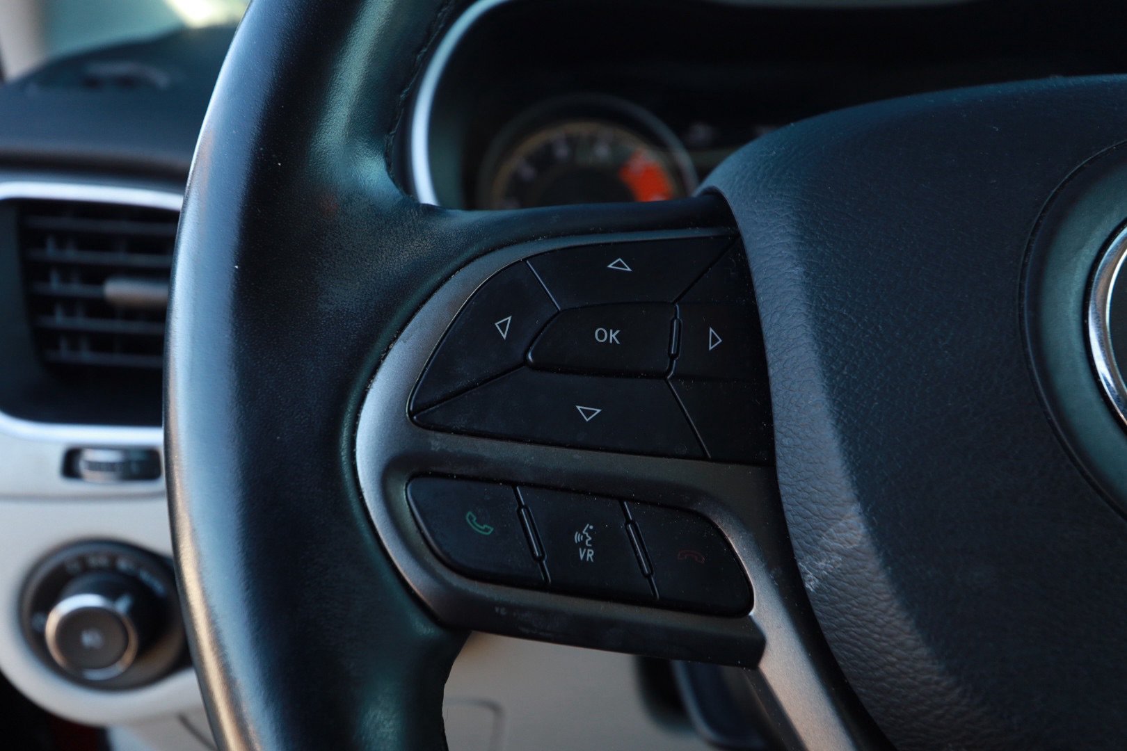 Used 2021 Jeep Cherokee Latitude Lux w/ Sun & Sound Group FWD image 11