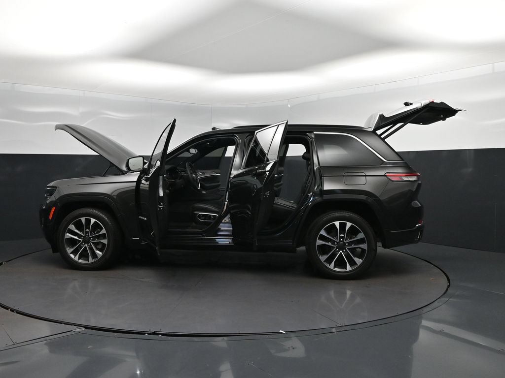Used 2024 Jeep Grand Cherokee Overland w/ Luxury Tech Group IV AWD/4WD image 46