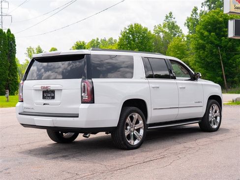 Used 2020 GMC Yukon XL SLT w/ Premium Edition AWD/4WD image 5