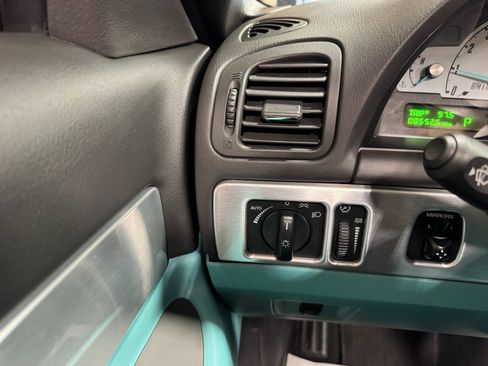 Used 2002 Ford Thunderbird image 61