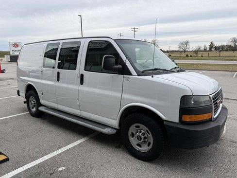 Used 2017 GMC Savana 2500 image 3