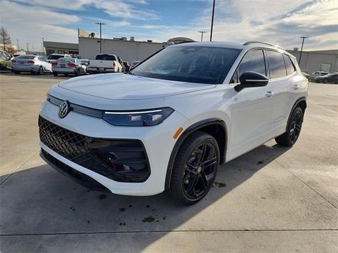 New 2026 Volkswagen Tiguan SE R-Line image 8