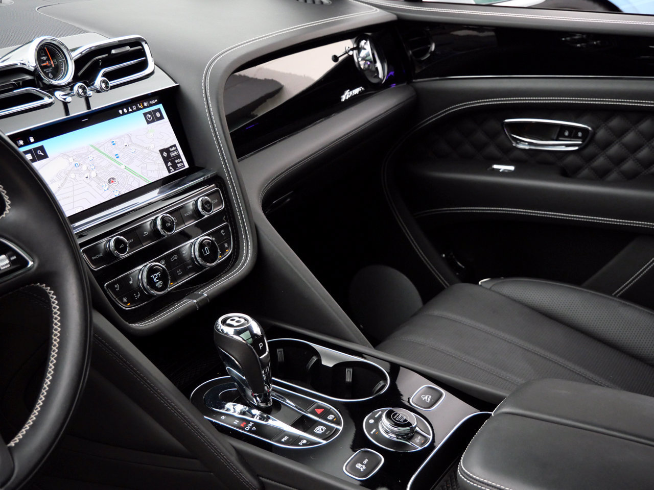 Used 2023 Bentley Bentayga AWD/4WD image 13