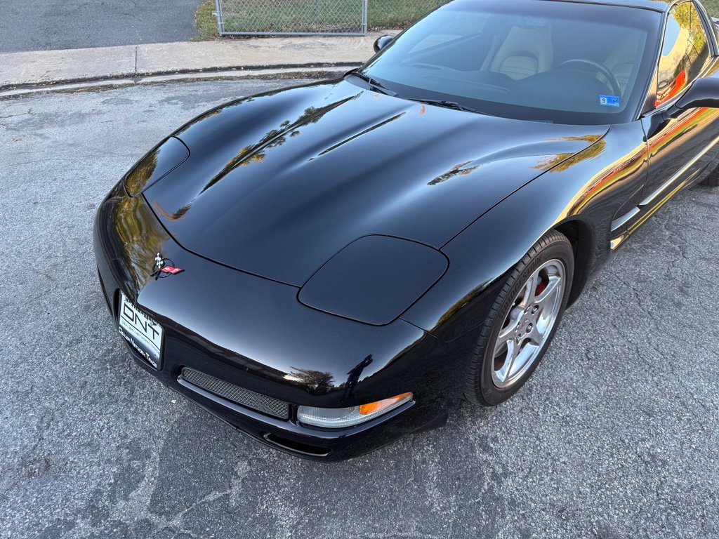 Used 2004 Chevrolet Corvette Coupe RWD image 11