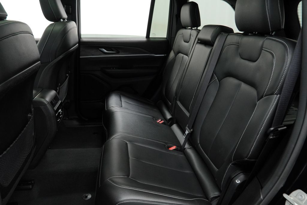 Used 2024 Jeep Grand Cherokee Limited AWD/4WD image 17
