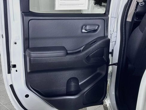 Used 2022 Nissan Frontier SV AWD/4WD image 18