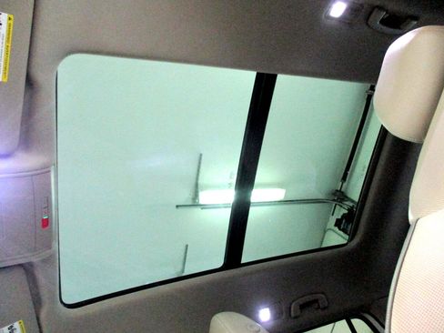 Used 2021 Volkswagen Atlas SEL Premium image 9