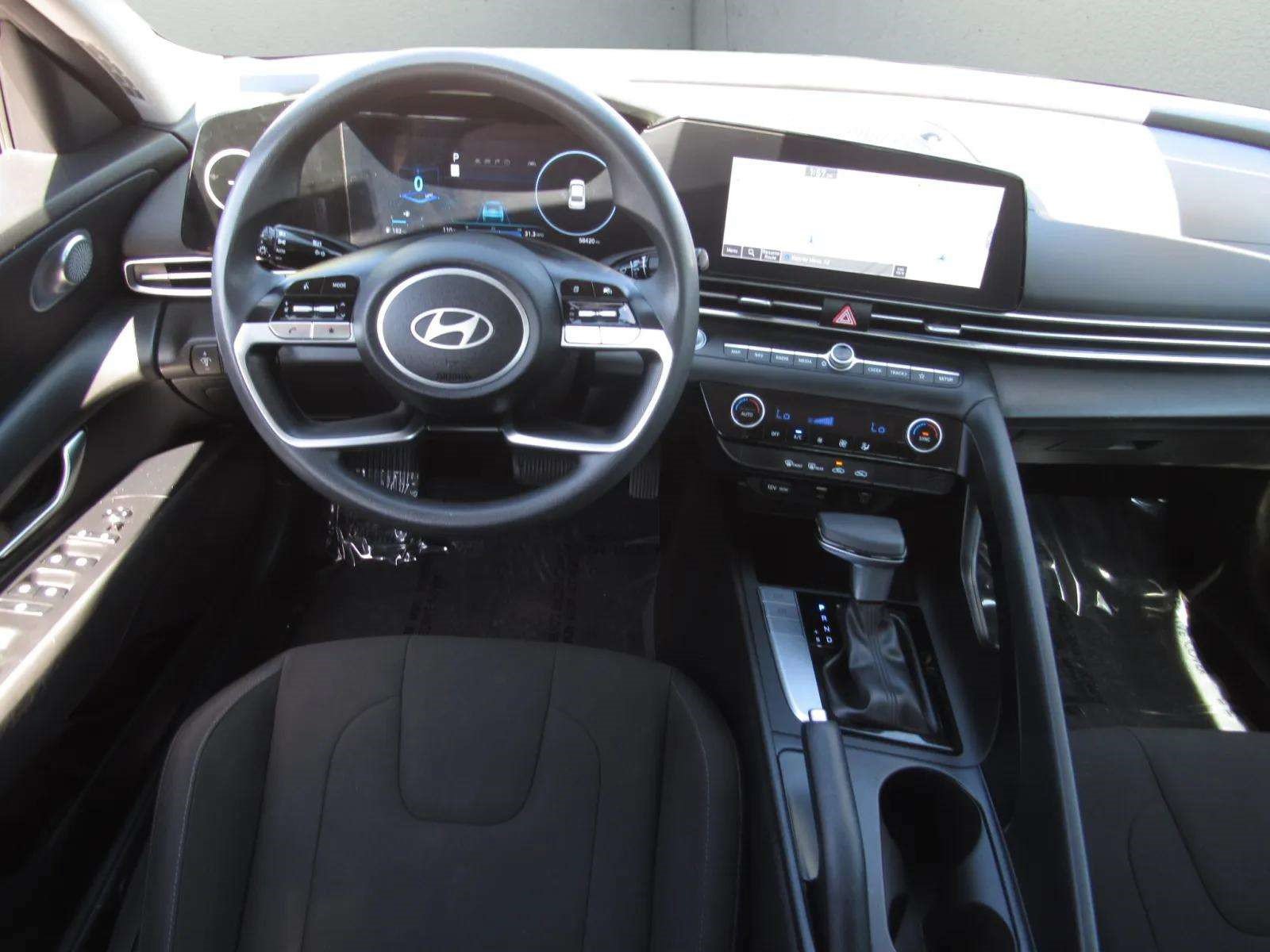 Used 2024 Hyundai Elantra SEL FWD image 15