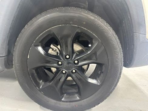Used 2019 Jeep Compass Latitude FWD image 9