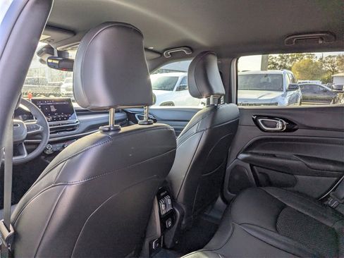 New 2026 Jeep Compass Latitude image 9