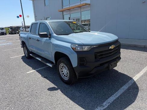 Used 2025 Chevrolet Colorado W/T w/ Advanced Trailering Package AWD/4WD image 2