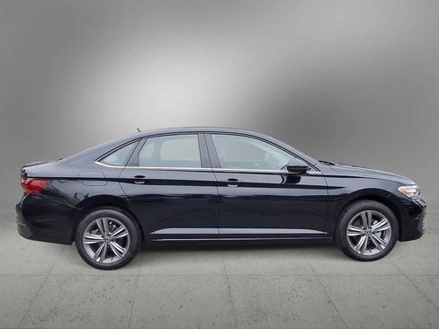 Used 2023 Volkswagen Jetta SE w/ Panoramic Sunroof Package FWD image 9