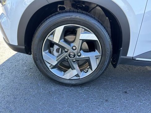 Used 2022 Hyundai Venue Limited image 9