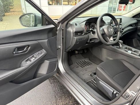 Used 2024 Nissan Sentra S image 16