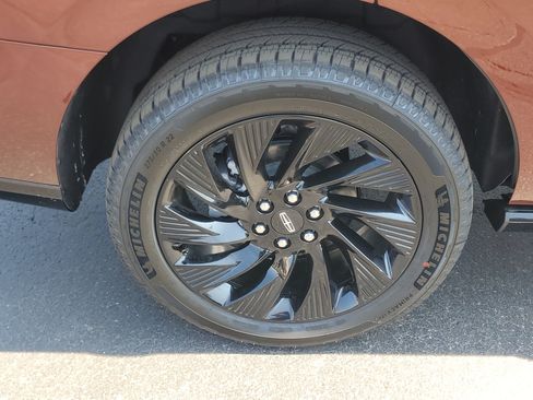 New 2027 Lincoln Navigator Reserve w/ Jet Appearance Package AWD/4WD image 5