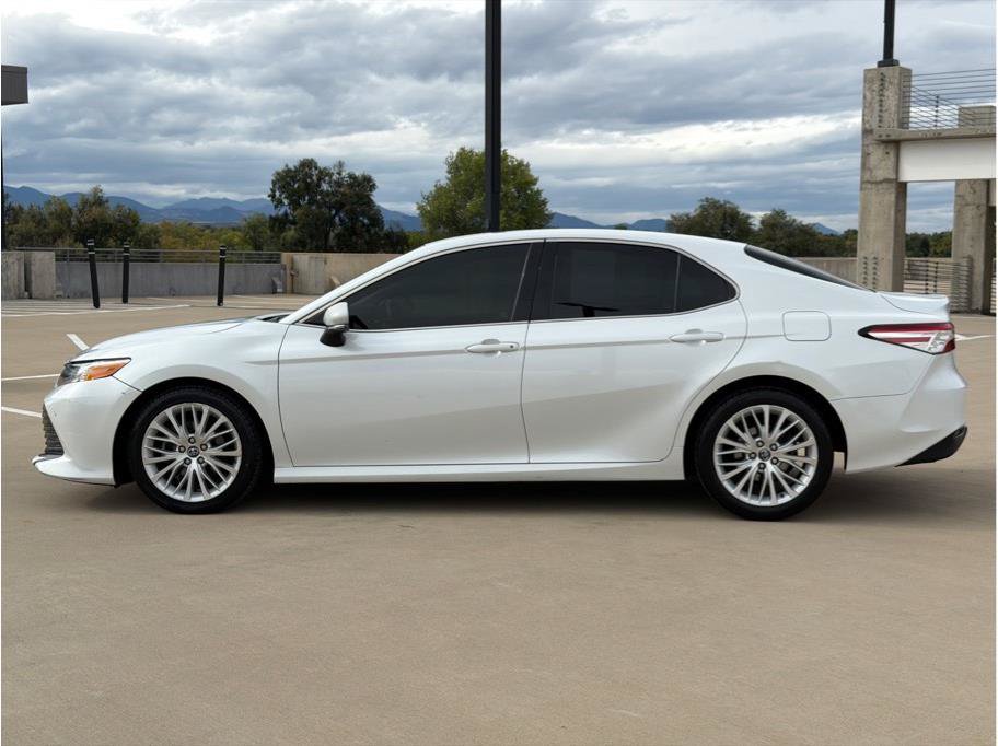 Used 2018 Toyota Camry XLE FWD image 4