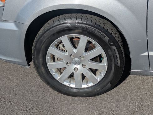 Used 2015 Chrysler Town & Country Touring w/ Driver Convenience Group FWD image 13