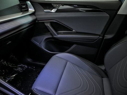 New 2026 Volkswagen Tiguan SE image 19