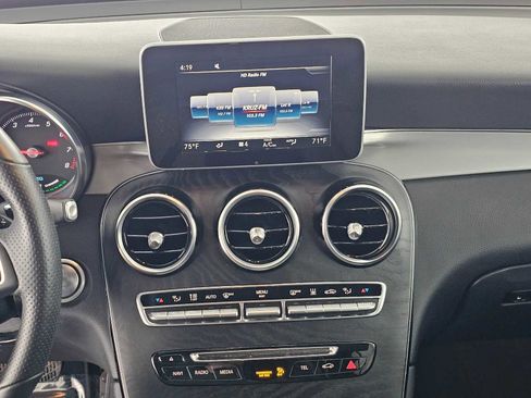 Used 2019 Mercedes-Benz GLC 350e 4MATIC image 26