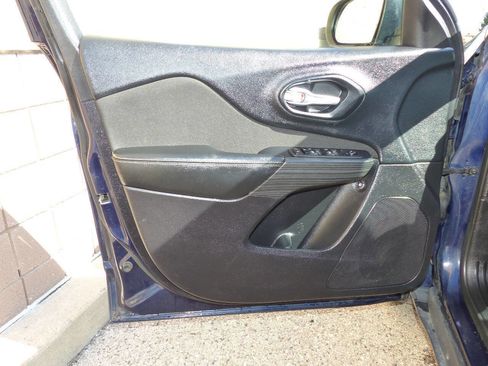 Used 2016 Jeep Cherokee Sport image 22