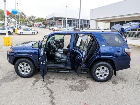 Used 2022 Toyota 4Runner SR5 Premium w/ Moonroof Package image 11