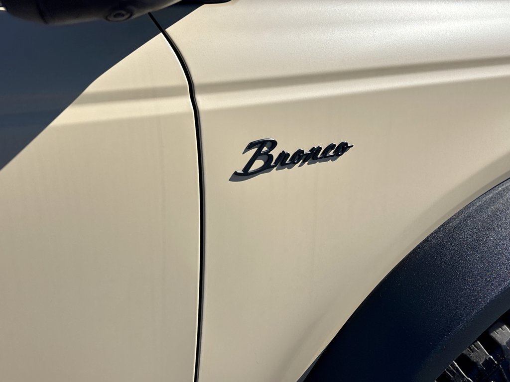 Used 2023 Ford Bronco Badlands w/ Sasquatch Package AWD/4WD image 13