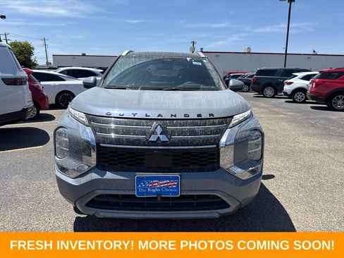 Used 2025 Mitsubishi Outlander SEL FWD image 2