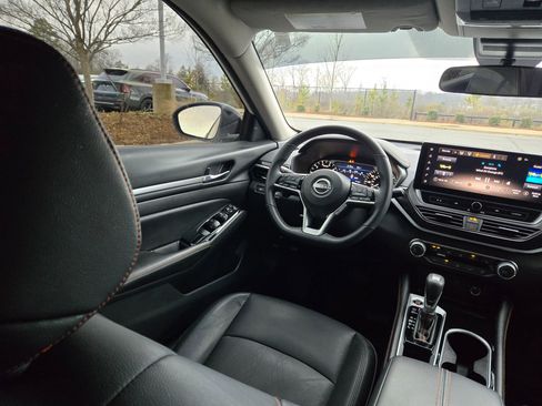 Used 2024 Nissan Altima 2.5 SR w/ SR Premium Package image 9