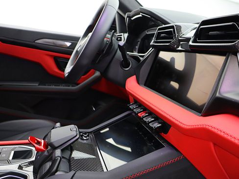 Used 2025 Lamborghini Urus SE AWD/4WD image 34
