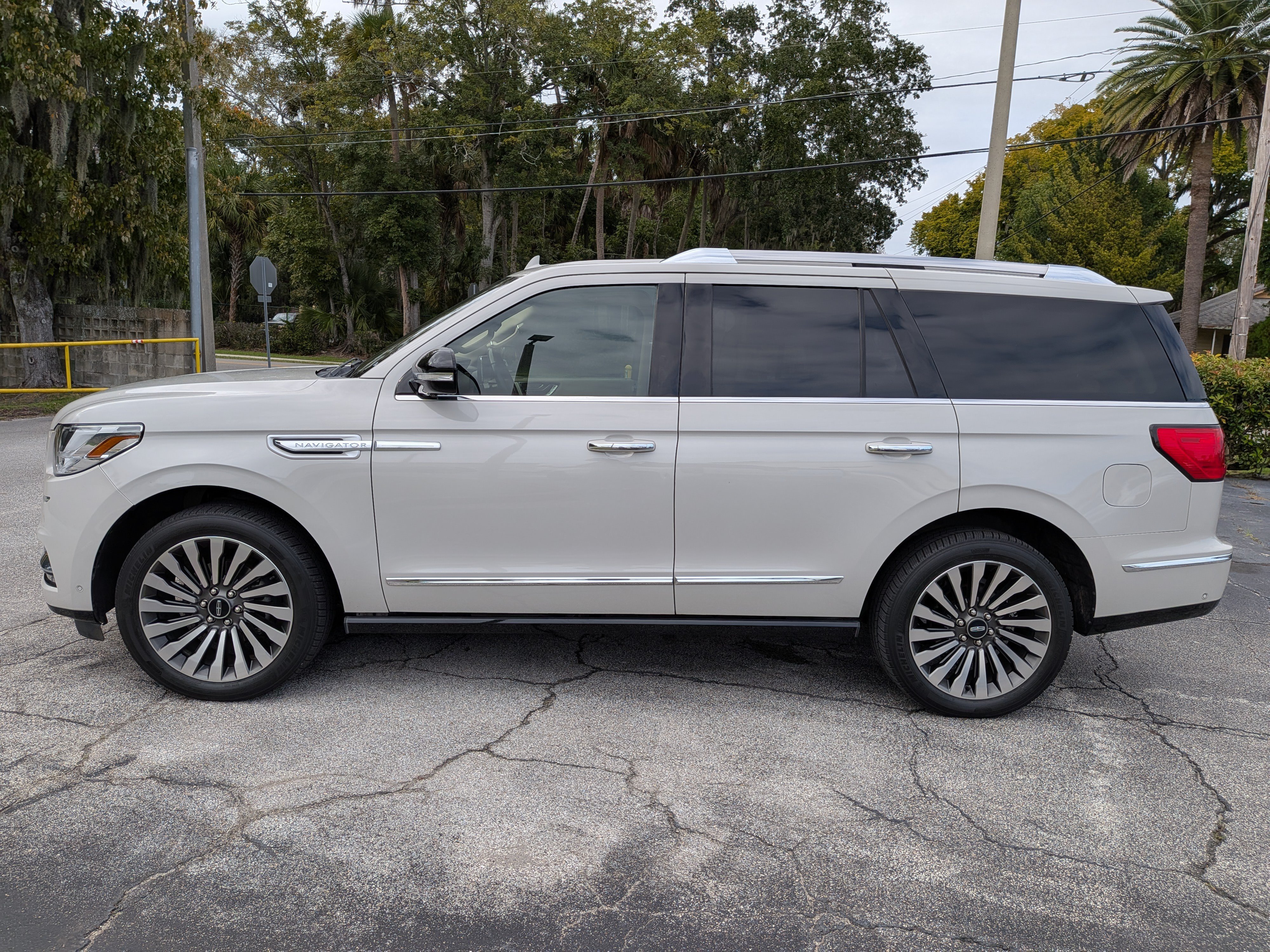 Used 2019 Lincoln Navigator Reserve AWD/4WD image 7