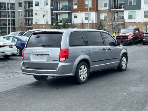 Used 2015 Dodge Grand Caravan SE image 4